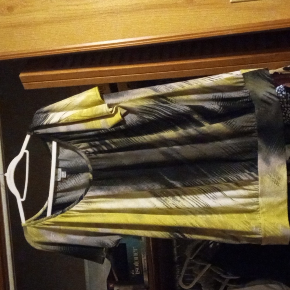 NWOT Black & yellow top